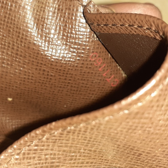 LOUIS VUITTON DAMIER CASE AUTHENTIC KEY HOLDER - Picture 9 of 13